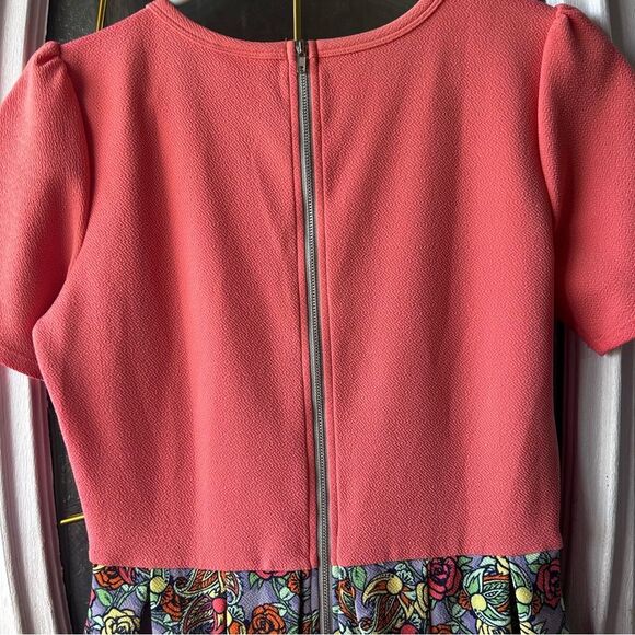LuLaRoe Amelia Dress Medium Coral Floral Fit Flare Short Sleeve Zipper Back - Picture 6 of 6